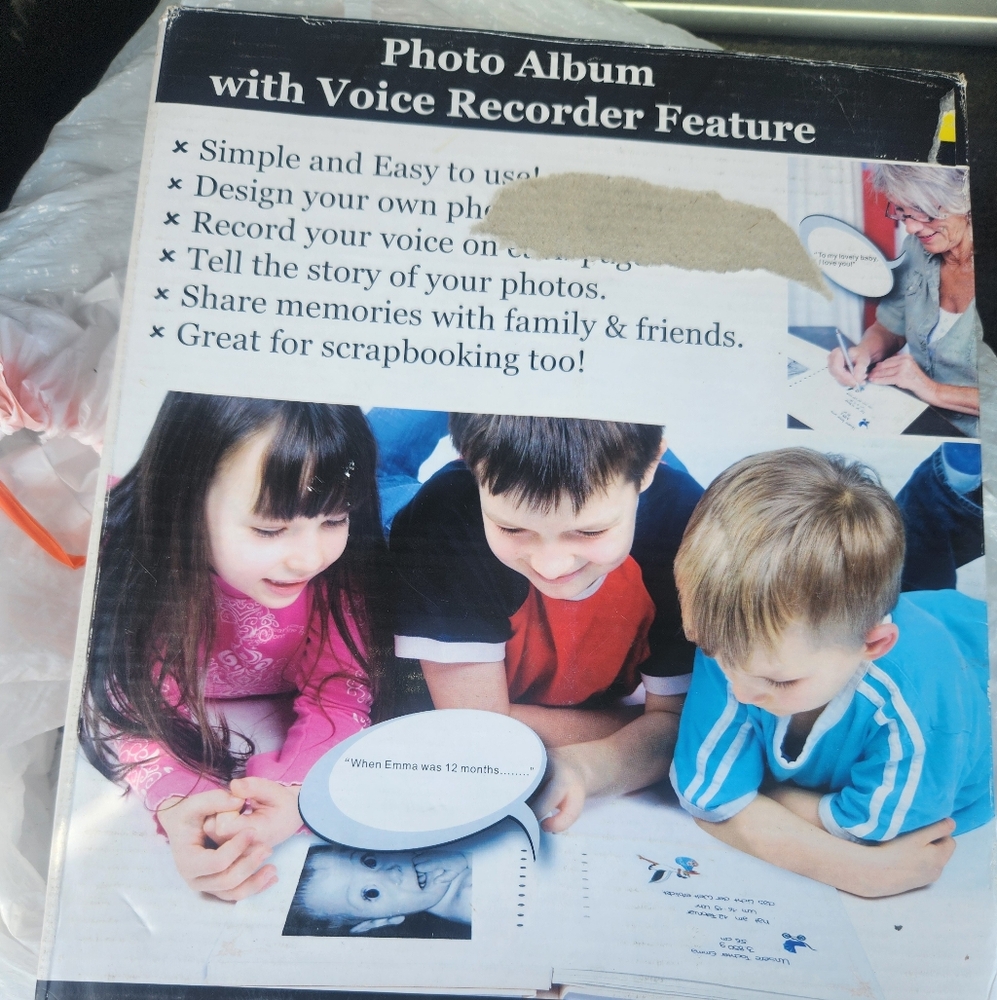 Photo Album with Voice Recorder Feature